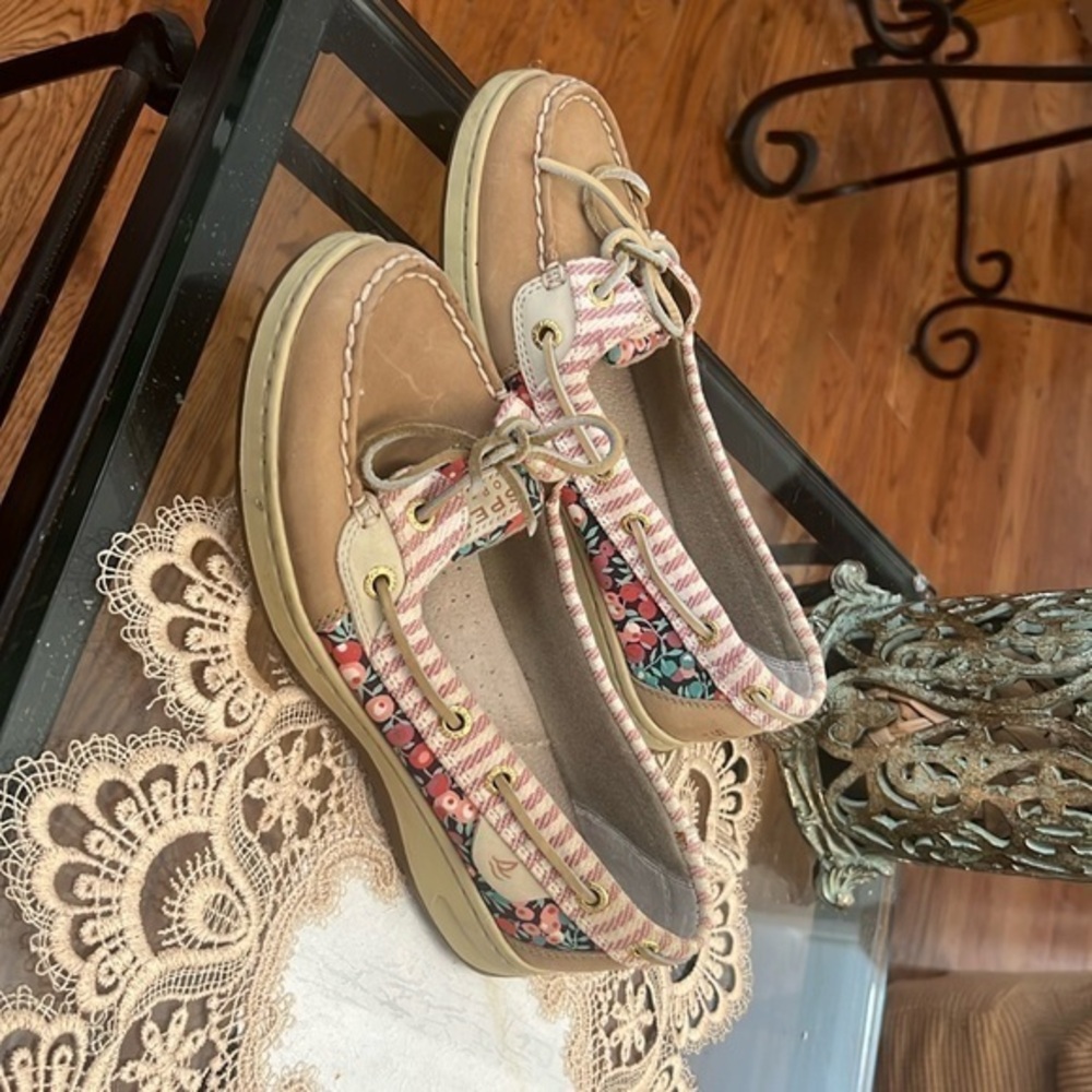 Women’s Sperry size 7 floral pattern